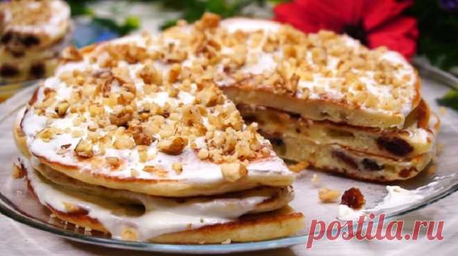 Тортик из оладий со сметаной и орехами: вкусный завтрак за 15 минут Быстрый завтрак за 15 минут, сделанный по этому рецепту, понравится и детям, и взрослым. Тортик из оладий со сметаной и орехами – невероятная вкуснятина, которую можно приготовить на скорую руку. Нежная и ароматная выпечка зарядит на весь день энергией и отличным настроение