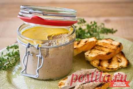 Домашний паштет из куриной печени

Ингредиенты:
Куриная печень — 1 кг
Морковь — 0,5 кг
Репчатый лук — 0,5 кг
Сливочное масло — 100 гр
Сливки — 100 мл
Соль и перец — по вкусу

Рецепт приготовления домашнего паштета из куриной печени:
Для начала печень нужно промыть, просушить и убрать нежелательные прожилки. Затем нарезать печень на средние кубики и обжарить на 50 гр сливочного масла вместе с луком и морковью. Печень не нужно зажаривать, лучше добавить в сковороду воды и хо...