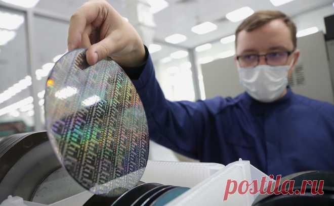 Эксперты оценили почти в ₽800 млрд затраты на развитие микроэлектроники. На развитие российской микроэлектроники в ближайшие десятилетия потребуется до ₽700–800 млрд. Российские власти готовятся потратить сопоставимую сумму, но для создания конечных устройств потребуются дополнительные частные вложения