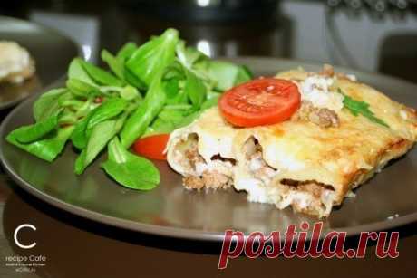 Каннеллоне с мясом и соусом бешамель

Ингредиенты:
- 200-250 г каннеллони
- 0,5 кг фарша (любого, по вкусу, я брала говяжий)
- 3-4 помидора
- 2-3 луковицы3 зубчика чеснока
- 150 г сыра (твердого)
- растительное масло
- соль
- перец
Соус "Бешамель":
- 50 г сливочного масла
- 3 ст.л. муки
- 1 литр молока
- соль
- перец

Приготовление:

Если фарш говяжий, то сразу положить его обжаривать в сковороду с небольшим кол-вом масла и под крышкой. Обжаривать на небольшом огне час-пол...