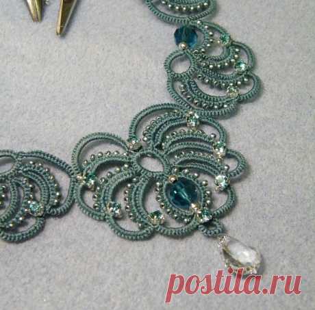 Arabesque needle tatting necklace от Happyland87 на Etsy