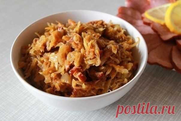 Новости
Ароматная тушеная капуста с копченым мясом

Ингредиенты:
кочан капусты
1 морковь
1 головка репчатого лука
2 помидора (можно заменить томатной пастой или кетчупом)
300 гр копченого мяса (ветчина, балык)
Масло растительное
соль
сахар
перец черный молотый
специи по вкусу