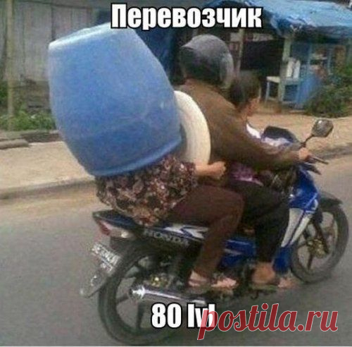 Гаишник останавливает машину, а за рулем - его бывшая учительница.
- Здравствуйте, Марья Ивановна. Открывайте тетрадку, берите ручку и пишите 100 раз - "Я больше никогда не буду нарушать Правила дорожного движения..."
