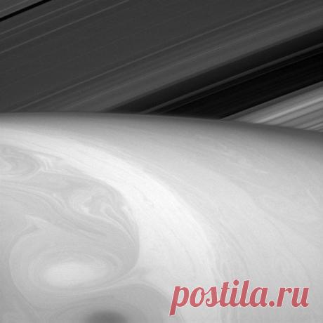 Потрясающий новый снимок КА Кассини (орбитального космического аппарата) показывает натурна / Интересный космос