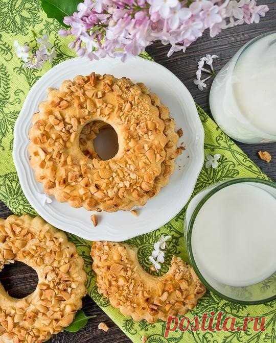 ​Песочное кольцо с орехами