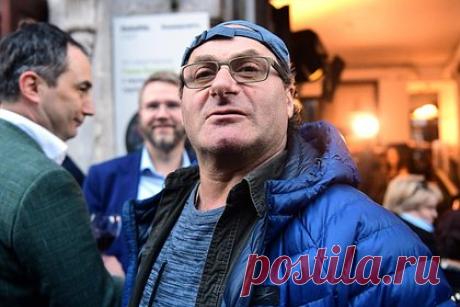 Звезда «Особенностей национальной охоты» высказался о сексе по дружбе. Звезда фильма «Особенности национальной охоты» Семен Стругачев рассказал о дружбе со звездой «Моей прекрасной няни» Ольгой Прокофьевой. По его словам, интимных отношений между друзьями нет. «Бывает, знаете, вот "секс по дружбе — больше, чем любовь" — это не про нас», — заверил артист.