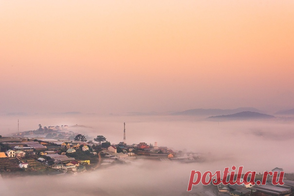 Окутанный туманом город Далат, Вьетнам. Автор фото – Константин Шитов: nat-geo.ru/community/user/187476 Доброе утро!
