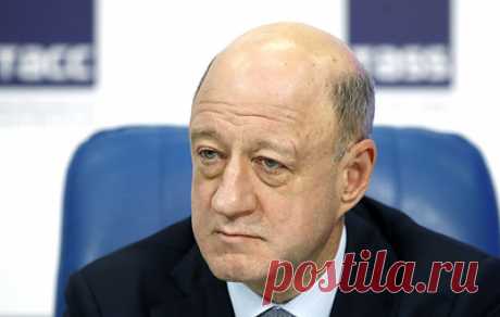 Источник: справороссы могут выдвинуть на пост вице-спикера новой Думы сенатора Бабакова. Лидер справороссов Сергей Миронов ранее сообщал, что фракция может выдвинуть сопредседателя партии Геннадия Семигина на пост вице-спикера новой Думы