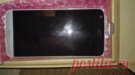 Смартфон LG G5 еще не представлен официально, а один из экземпляров уже продается в Дубае по цене около $680 До анонса смартфона LG G5 осталось всего ничего — пять дней. Слухи приписывают этому устройству различные интересные особенности, включая функцию Always On. До этого момента наше с вами представление о внешности следующего флагмана южнокорейского производителя ограничивалось изображениями фирменного чехла, представленного несколькими днями ранее. Но последняя утечка позволяет оценить…