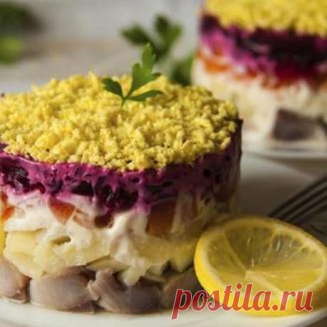 Такую сельдь под шубой вы еще не пробовали Анастас Богомилов - русский купец, владелец популярных трактиров, впервые подал это блюдо в канун 1919 года. В то время сельдь считалась одним из самых главных лакомств пролетариев, поэтому рецепт был изначально беспроигрышным. Сначала селедку под...