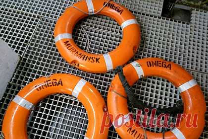 В Петербурге задержан подозреваемый по делу о гибели моряков судна «Онега». В Санкт-Петербурге задержали зампредседателя рыболовецкого колхоза имени М.И. Калинина, подозреваемого по делу о гибели моряков с затонувшего в Баренцевом море судна «Онега». Возбуждено уголовное дело о нарушении требований охраны труда, повлекшем по неосторожности смерть двух или более лиц.