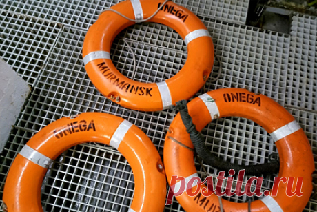В Петербурге задержан подозреваемый по делу о гибели моряков судна «Онега». В Санкт-Петербурге задержали зампредседателя рыболовецкого колхоза имени М.И. Калинина, подозреваемого по делу о гибели моряков с затонувшего в Баренцевом море судна «Онега». Возбуждено уголовное дело о нарушении требований охраны труда, повлекшем по неосторожности смерть двух или более лиц.
