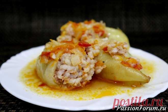 Фаршированный перец с рисом и фаршем - запись пользователя Вкусная Еда (Вкусная Еда) в сообществе Болталка в категории Кулинария Фаршированный перец по этому рецепту получается очень вкусным, сочным, и ароматным. Подливка получается очень наваристой, перчик мягким. Рекомендую!