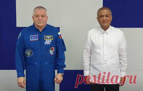 Космонавт Юрчихин заявил, что Роскосмос готов предложить Филиппинам целый спектр услуг. Речь идет о работе над студенческими спутниками, создании спутников связи, метеорологических спутников и спутников дистанционного зондирования Земли