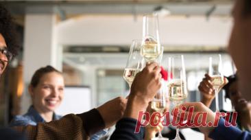 Педагог по этике Будникова: корпоратив — особый формат делового общения. Педагог по этике Олеся Будникова рассказала, что корпоратив является особым форматом делового общения с сохранением субординации, но более свободным стилем взаимодействия. Читать далее