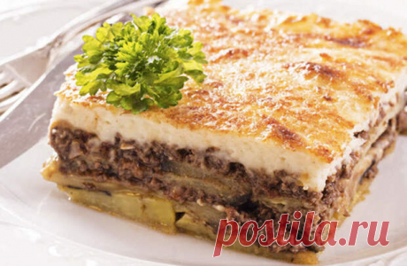 Греческая мусака - Steak Lovers - медиаплатформа МирТесен Несмотря на то, что мусаку повсеместно готовят на Ближнем Востоке и Балканах, именно с Грецией возникают первые ассоциации при упоминании этого запеченного блюда. Возможно, дело в потрясающем сочетании ингредиентов в их рецепте, который хоть и не совсем просто, но вполне возможно воспроизвести на