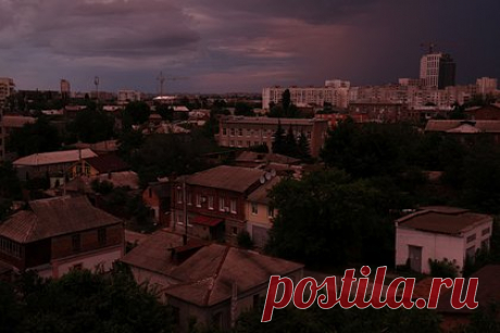 В пяти областях Украины объявили воздушную тревогу. В пяти областях Украины объявлен режим воздушной тревоги. Первым сигнал тревоги прозвучал в Винницкой области в 3:36 (совпадает с московским), а затем ее объявили в Хмельницкой, Житомирской, Днепропетровской и Николаевской областях.
