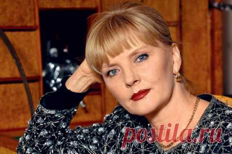 Марианна Вертинская. Советская и российская актриса театра и кино Марианна Александровна Вертинская родилась 28 июля 1943 года в Шанхае (Китай), в семье знаменитого певца Александра Вертинского. Он долгое время там жил и выступал, и там же познакомился со своей будущей женой Лидией Циргвавой. В 1942 году они поженились, а через год родилась Марианна, и...