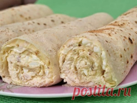 Рулеты из лаваша с курицей и плавленым сырком