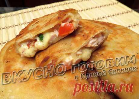 Лепешки заварные с куриной грудкой и твердым сыром