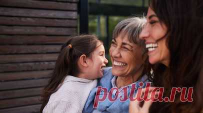 Психолог Смолярчук рассказала о роли родителей, бабушек и дедушек в жизни детей. Гештальт-терапевт Ирина Смолярчук выразила мнение, что бабушки и дедушки дают ребёнку ощущение безусловной любви и поддержки. У родителей же иная задача: они учат ребёнка «выживать» в мире и осознавать последствия своих действий. Читать далее