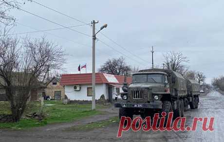 Вологодский губернатор передал российским военным в ДНР 20 тонн гуманитарной помощи. В состав груза вошли теплогенераторы, печи-буржуйки, оргтехника, провода, компьютеры, рации, а также продукты