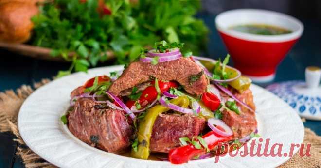 Хашлама — рецепты по-армянски с говядиной, свининой, бараниной и курицей Хашлама – рецепт кавказской кухни, получивший признание поваров и едоков далеко за пределами своей территориальной родины. Исполнение несложной кулинарной технологии предоставит возможность сполна насладиться отменными характеристиками полученного блюда. Как приготовить хашламу? Хашлама представляет собой блюдо из тушеных овощей с мясом. В классической версии используется баранина, но существует и мас...