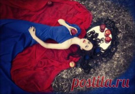 Россиянка создает ошеломляющие сказочные фотографии (фото) Российская фотограф Маргарита Карева из Екатеринбурга привносит сказки и другие магические истории в жизнь посредством своих великолепных произведений. Фантастические сцены, изображенные на фото, словно сошли со страниц сборника сказок и выходят за пределы области фотореализма. Удивительно, но Маргарита Карева