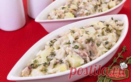 Салат с селедкой, картофелем и яблоком