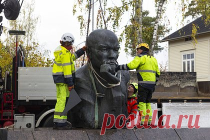 В Финляндии снесли последний в стране памятник Ленину. Власти Финляндии снесли в городе Котке последний в стране памятник Владимиру Ленину. Памятник входил в художественную коллекцию города. После демонтажа монумент перенесли в хранилище областного музея. Скульптура долгое время была предметом общественных разногласий, а также неоднократно подвергалась актам вандализма.