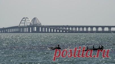 Redacted: Крымский мост работает в обычном режиме, несмотря на утверждения Киева. Крымский мост работает в обычном режиме, несмотря на утверждения киевских властей об обратном, заявил корреспондент YouTube-канала Redacted Патрик Ланкастер. Читать далее