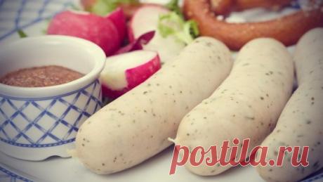 Домашние куриные сосиски 
на 100грамм - 90.19 ккалБ/Ж/У - 17.15/1.18/1.59 

Ингредиенты: 
Куриное филе - 600 г 
Молоко 1% - 250 мл 
Горчица - 1 ч. л 
Специи, соль - по вкусу 
Пищевая пленка 

Приготовление: 
Сначала берём филе и пропускаем через мясорубку с крупной решёткой. Далее заливаем молоком и оставляем примерно на 30-40 минут отдыхать. Не пугайтесь если вам покажется что молока слишком много. Мясо впитает в себя много, а потом при дальнейшем процессе готовки увидеть...