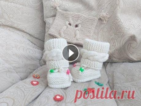 ПИНЕТКИ С ПОПЕРЕЧНОЙ КОСОЙ и БЕЗ  ЕДИНОГО ШВА для новорожденного !!!!! Вязание спицами. Просто великолепные пинетки для малыша с поперечной косой без единого шва. Подробный мастер класс....