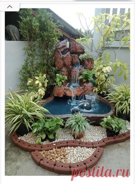 Ландшафтный дизайн красивого дворового фонтана-водопада