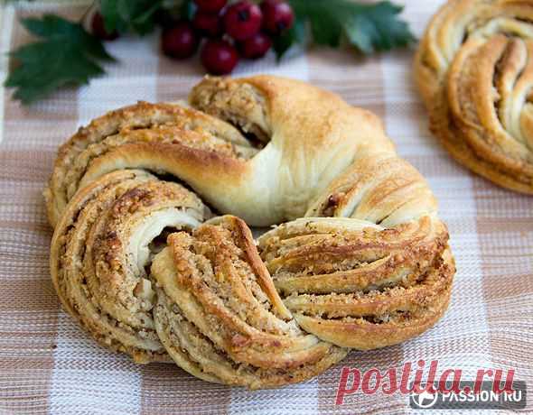 Слоеные плюшки с ореховой начинкой.