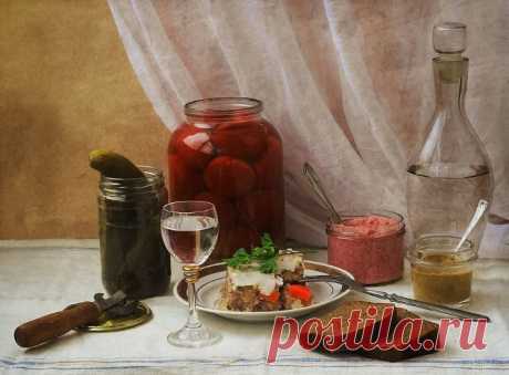 Служащий допустил незначительную промашку в работе.. Начальник заметил это и набросился на подчиненного. При этом он распекал его во всеуслышание, от души.
Но подчиненный прервал шефа, поставив его в тупик, такой фразой:
- Я работаю у вас на полставки и поэтому прошу кричать на меня вполголоса.

Выпьем же за нашу безошибочную работу.