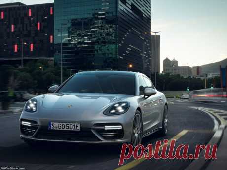 Смотри! Porsche Panamera Coupe 2018 модельного года Впервые Porsche Panamera был представлен в 2009 году как первый в истории четырёхдверный седан Porsche, облик которого, как внешне, так и внутренне был нас