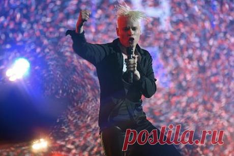 Неизвестный попытался сорвать концерт SHAMAN в Екатеринбурге. Неизвестный мужчина попытался сорвать концерт SHAMAN в Екатеринбурге, на котором присутствовала глава Лиги безопасного интернета (ЛБИ) Екатерина Мизулина. Злоумышленник совершил анонимный звонок на площадку и сообщил о том, что здание заминировано. Полицейские осмотрели площадку и не выявили ничего подозрительного.