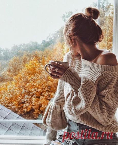 Утро без кофе — не утро. Так…. затянувшийся сон. 
Кофе с утра — это мудро, кофе с утра — как закон. 
Утро без кофе напрасно, и кувырком целый день. 
Кофе с утра — это радость, а без него — дребедень. 
Утро без кофе несносно — будто полет, только вниз. 
Кофе с утра — это бодрость. Кофе с утра — это жизнь!