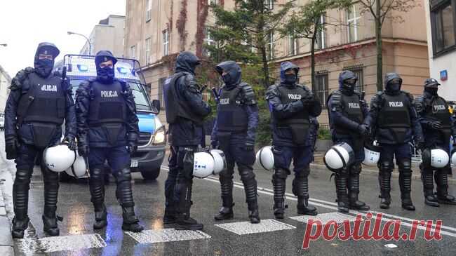 В Варшаве происходят стычки между противниками и сторонниками миграции