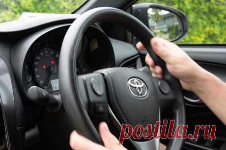 Гуд бай, Camry. Японские внедорожники, пикапы и седаны исчезнут с рынка РФ. Подержанные автомобили с правым рулем и с моторами свыше 1,9 л попали под новые санкции.