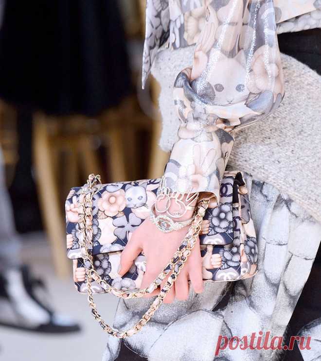 Модные детали: сумки и шляпки с показа Chanel 2016-2017