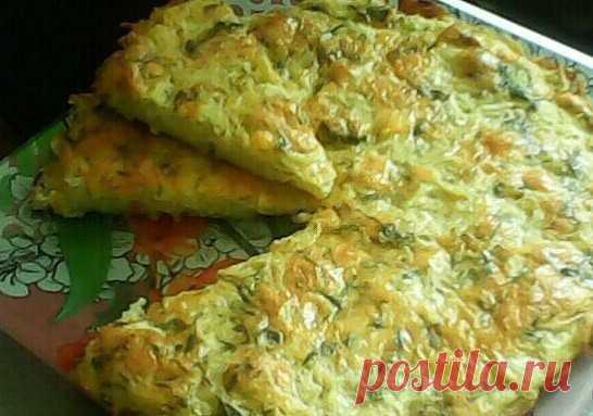 ПИРОГ-ЗАПЕКАНКА ИЗ ТЕРТОГО КАРТОФЕЛЯ С СЫРОМ И ЧЕСНОКОМ

Вкуснючий до безобразия и простой в приготовлении пирог из продуктов, которые всегда под рукой)

Продукты

Картофель (средние клубни) - 6 шт.
Яйца - 2 шт.
Чеснок - 2 зубчика
Майонез - 3-4 ст. л.
Сыр твердый - 100 г
Укроп сушеный (или другая зелень) - 1 ст.л.
Соль - по вкусу
Перец – по вкусу
Масло - для смазывания формы

Однажды случайно наткнулась на рецепт пирога-запеканки из тертого картофеля, пеку его часто, а теп...
