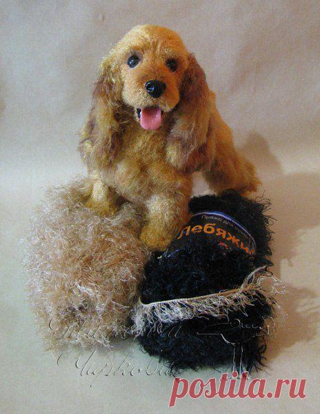 Частичное добавление пряжи с длинным ворсом при вязании игрушек.