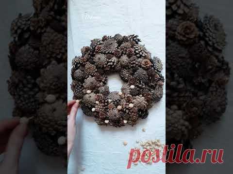 DIY венок из шишек