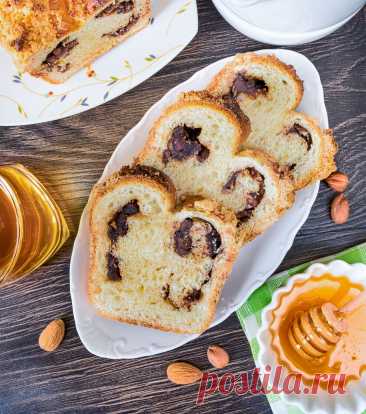 Сладкая булка с шоколадом и хрустящим штрейзелем
