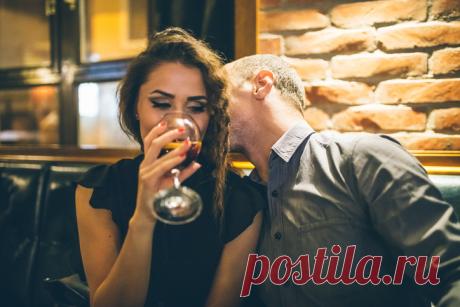 Снимаем маски: 8 способов узнать о мужчине самое главное за пару минут | Милая Я Ура! Наконец-то вы встретили привлекательного мужчину. Он умный, сильный, нежный, вам интересно вместе. Но подождите, вы уверены, что все это — реальность, а не приятный самообман? Как понять, что вам действительно по пути? Мы знаем несколько способов. iStock/Milan_Jovic Интересуется ли он, кто вам звонил? Если да, то вы имеете дело с «контролером», предупреждает Игорь Незовибатько, ведущий тр...