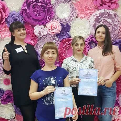 Весна уже в самом разгаре, хотя согласитесь, по погоде этого никак не скажешь 😊

А знаете как мы определяем приближение весны? Наши ученицы всё активнее готовятся встретить летний сезон, проходят не только базовые курсы, но и повышают свою квалификацию, чтобы летом быть во всеоружии! И на этой неделе мы от всей души поздравляем наш новый выпуск