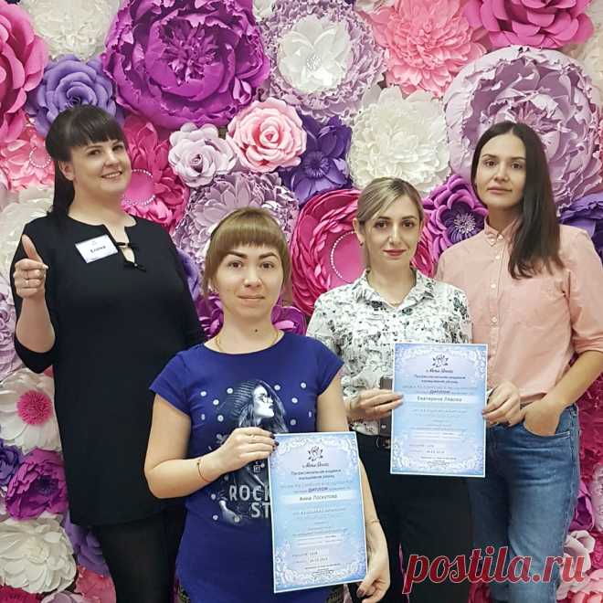 Весна уже в самом разгаре, хотя согласитесь, по погоде этого никак не скажешь 😊

А знаете как мы определяем приближение весны? Наши ученицы всё активнее готовятся встретить летний сезон, проходят не только базовые курсы, но и повышают свою квалификацию, чтобы летом быть во всеоружии! И на этой неделе мы от всей души поздравляем наш новый выпуск