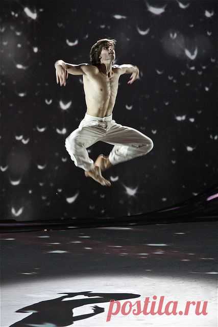 Artem Ovcharenko (Bolshoi Ballet)